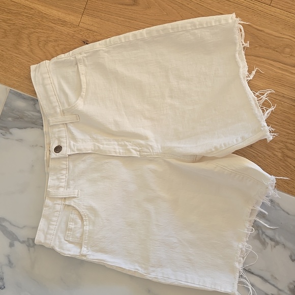 Universal Thread Pants - Universal Thread White Women's Bermuda Shorts, 8/29R, VGUC, Frayed Hem
